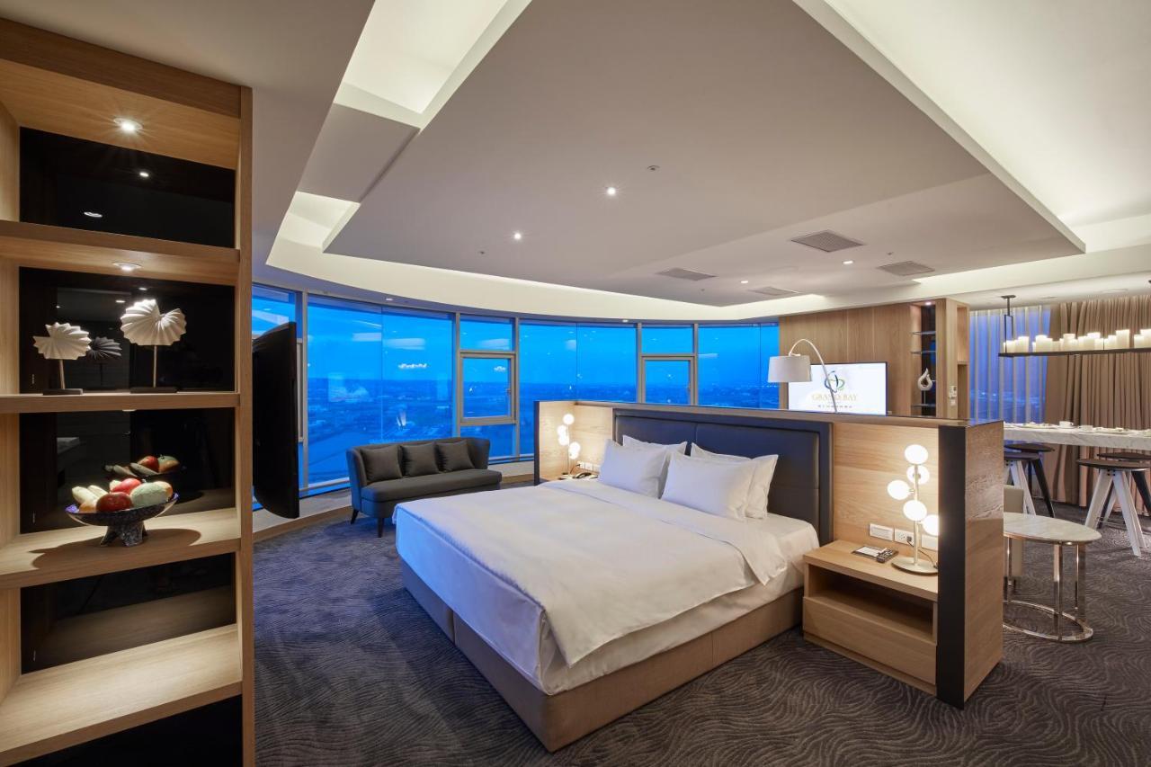 Grand Bay Resort Hotel Heng-ch'un Exterior foto A suite at the hotel