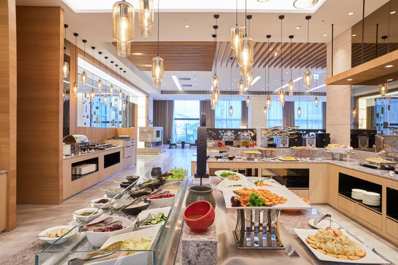 Grand Bay Resort Hotel Heng-ch'un Exterior foto The buffet at the hotel